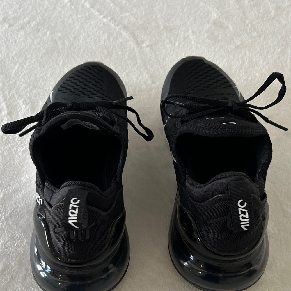 Nike Air Max 270 Women’s Size 10 Black and White Sneakers. Excellent Condition - Picture 6 of 10